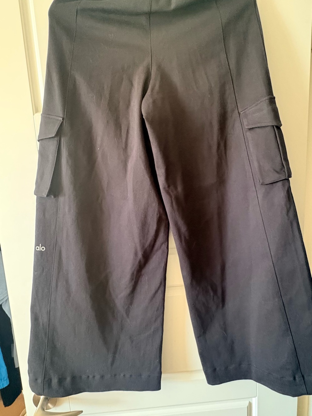 ALO cargo pants wide leg Black Wide-Leg Cargo Culottes - Picture 2 of 4